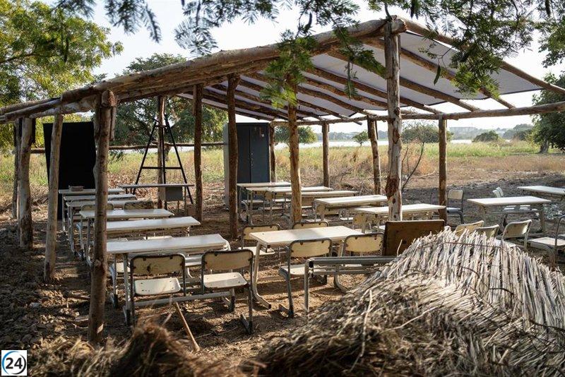 Malí cierra escuelas por dos semanas debido a escasez de combustible tras el bloqueo de Al Qaeda en el Sahel.