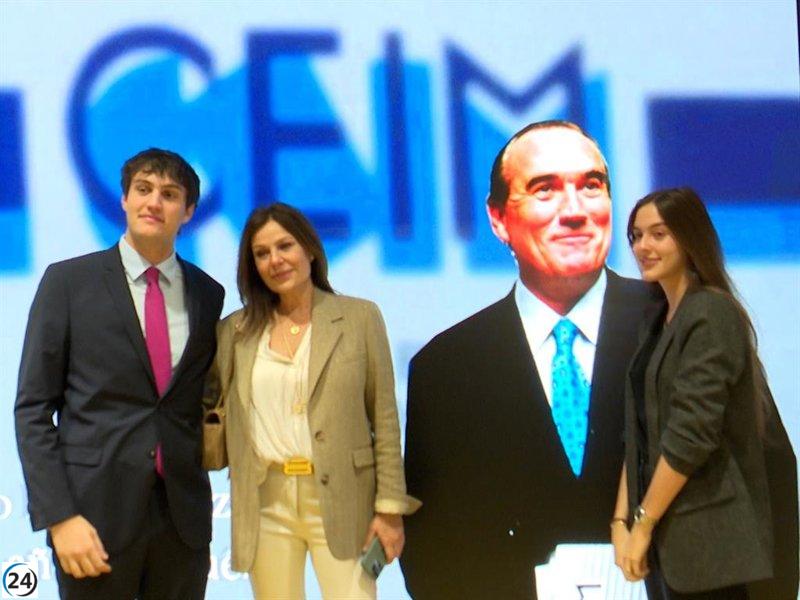 Nuria González y sus hijos rinden un conmovedor tributo a Fernando Fernández Tapias, dos años tras su partida.