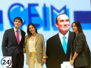 Nuria González y sus hijos rinden un conmovedor tributo a Fernando Fernández Tapias, dos años tras su partida.