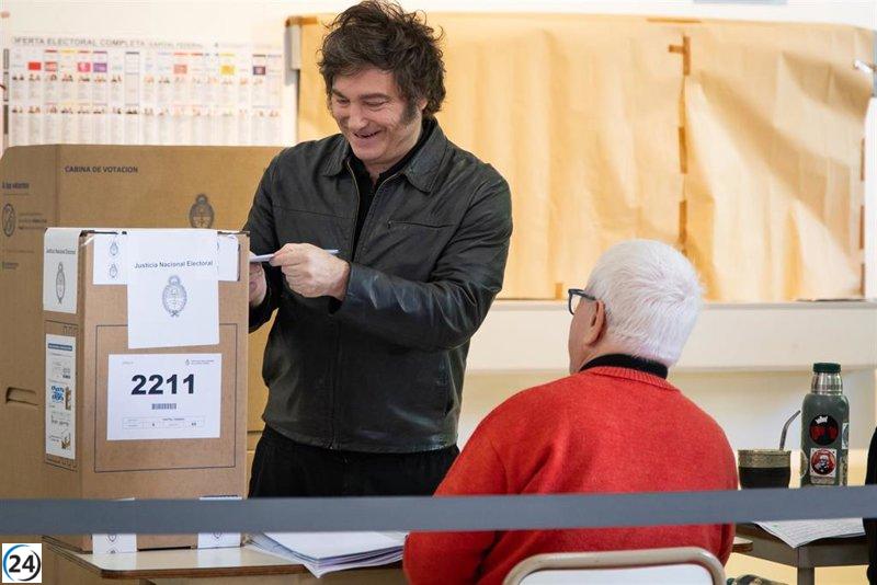 Milei logra una victoria electoral en Argentina, fortaleciendo su presencia legislativa.