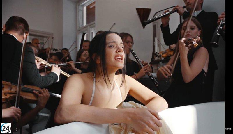 Rosalía lanza 'Berghain' junto a Björk, un anticipo de su próximo disco que fusiona ternura, música clásica y ópera alemana.