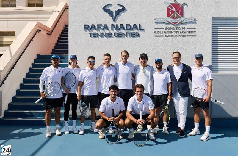 Rafa Nadal inaugura su primer visita al Rafa Nadal Tennis Center en Hong Kong.