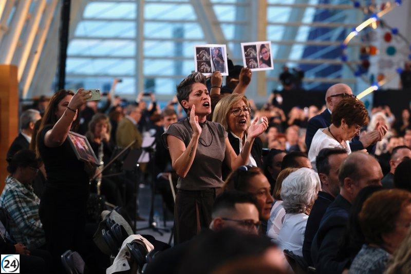 Familiares de víctimas confrontan a Mazón en funeral de estado: reclamos de
