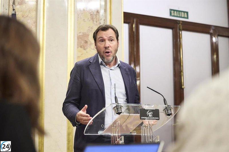 El PP arremete contra Puente por burlarse de la imagen de Feijóo, equiparándolo a un primate.