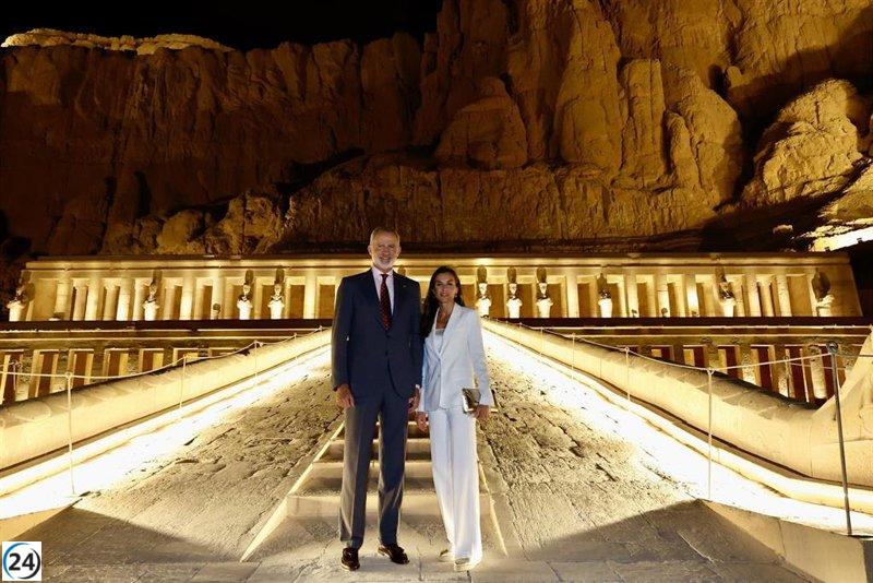 El Rey presencia la apertura del majestuoso Gran Museo Egipcio.