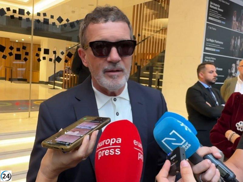 Antonio Banderas explica sus controvertidas declaraciones sobre Terelu Campos y el intrusismo en el medio.