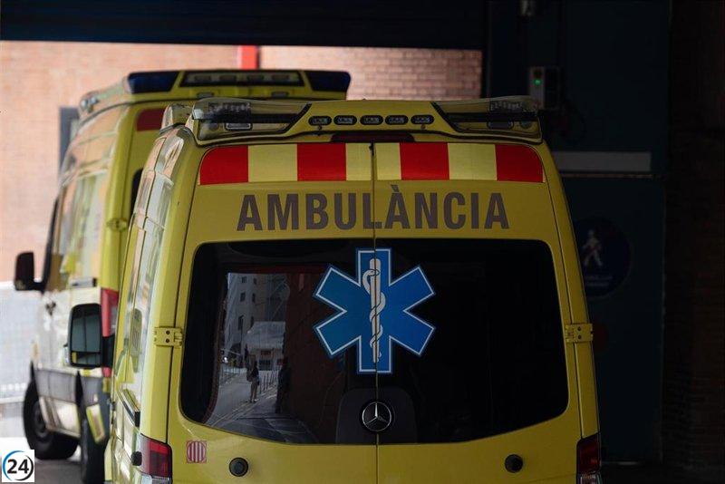 Colisión entre autobús y ambulancia en Badalona deja cuatro heridos, uno en estado grave.
