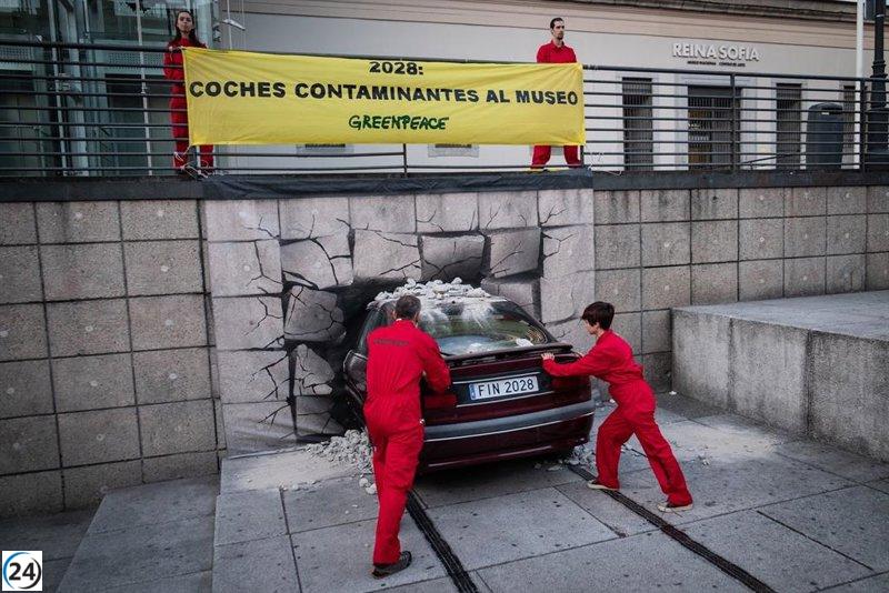 Greenpeace insta a la UE a mantener la prohibición de vehículos de combustión para 2035.