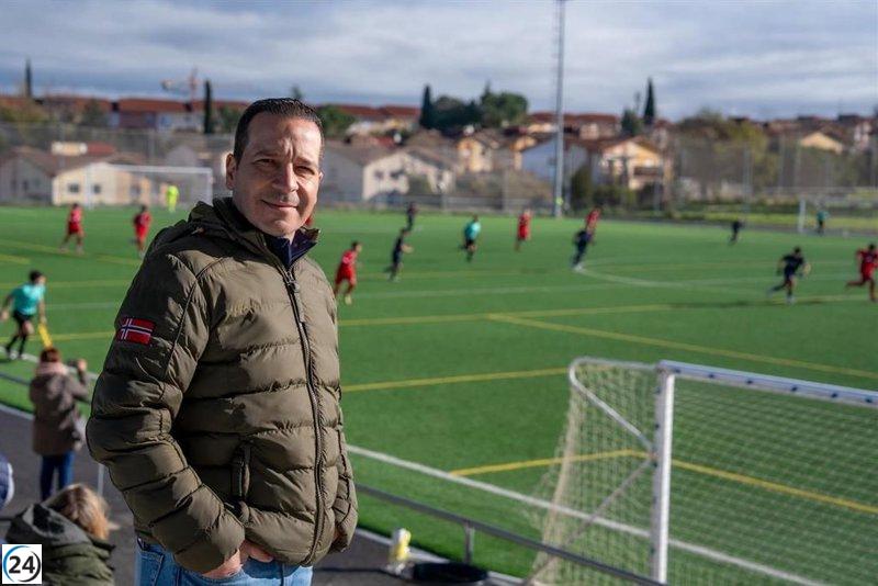 Fernández Calle (Vox) elige pasar la jornada de reflexión del 21D apoyando a su hijo en un partido, acompañado de su familia y amigos.