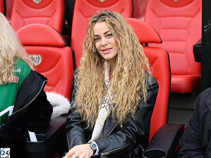 Candela Márquez mantiene el misterio sobre su separación con Alejandro Sanz mientras sonríe.