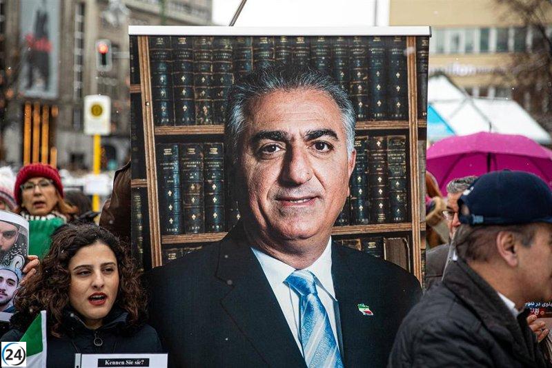 El príncipe heredero de Irán convoca a una huelga general y anuncia su inminente retorno al país.