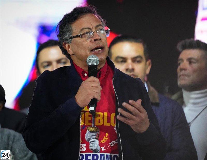 Petro repudia oferta del ELN y promete operaciones militares en colaboración con Venezuela.