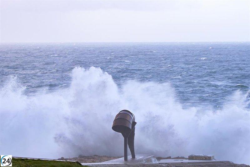 Catorce comunidades y Ceuta alertan por tormentas, con Galicia en máxima alerta por oleaje extremo de 9 metros.