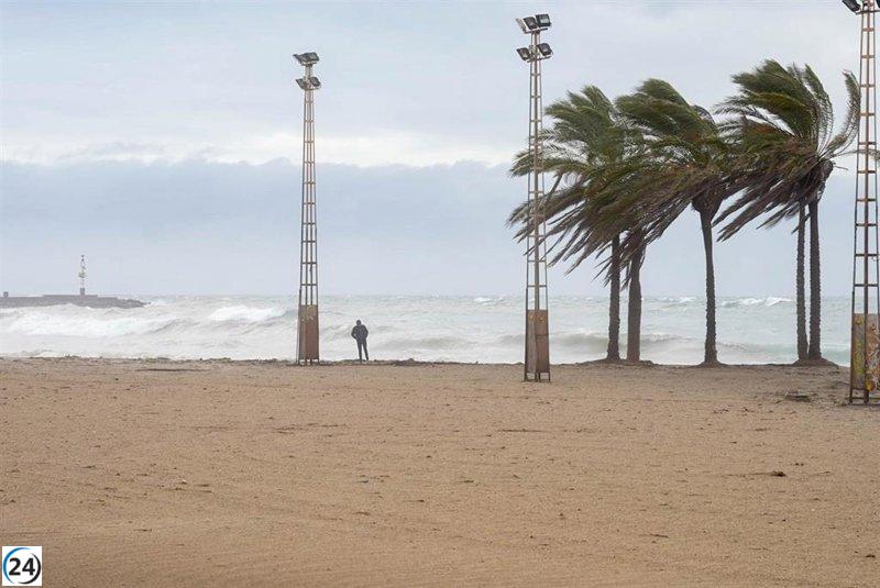 El viento provoca alerta naranja este jueves en Almería, Córdoba, Granada y Jaén, mientras la lluvia disminuye en Andalucía.