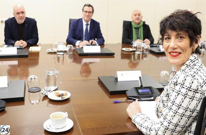 La Seguridad Social se encuentra con actores sociales para impulsar reformas en las licencias médicas.