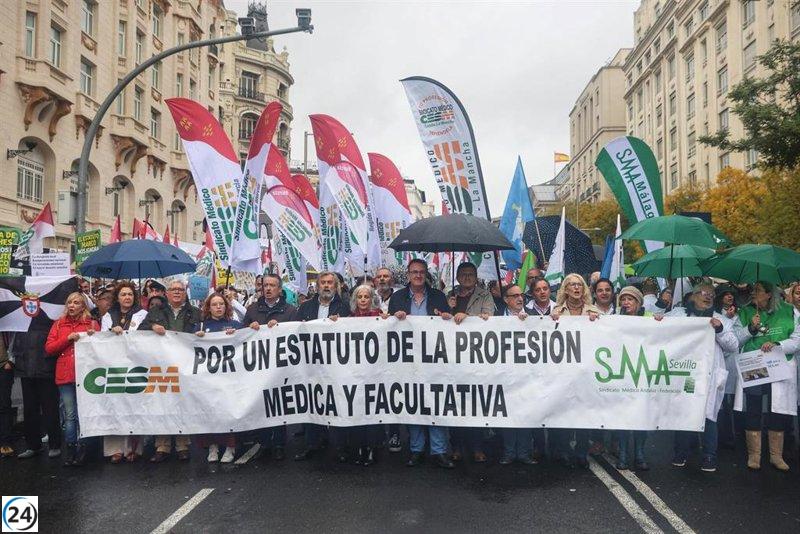 Médicos españoles marchan en Madrid por un Estatuto Marco propio este sábado.