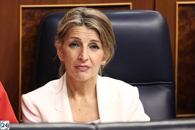 El Gobierno aprueba un aumento del SMI a 1.221 euros mensuales a partir del 1 de enero.