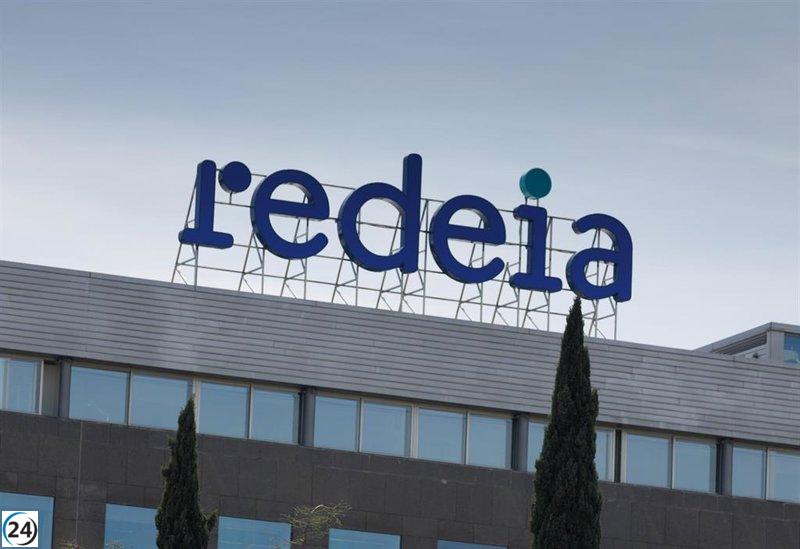 REE defiende su actuación en el apagón, asegurando que se ajustó a la normativa frente a Endesa e Iberdrola.