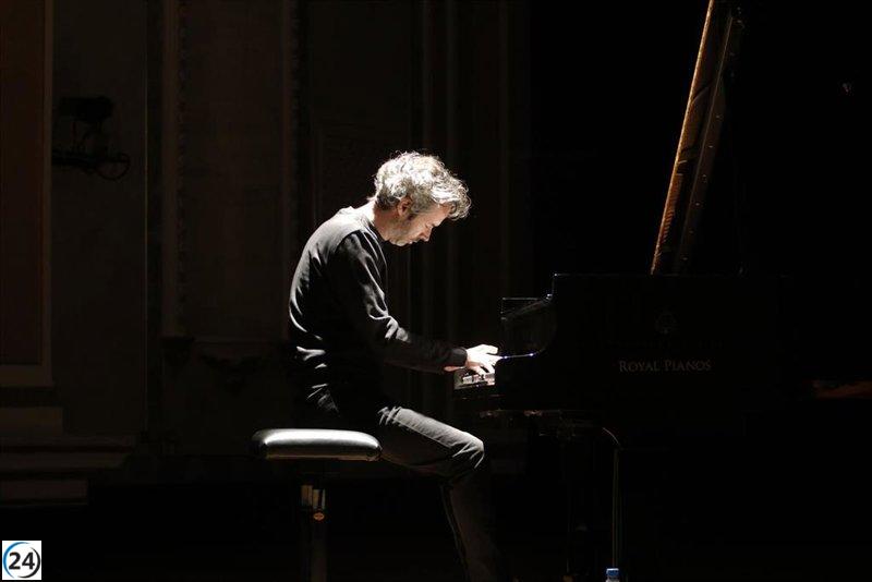 James Rhodes publica nuevo disco y critica a Abascal por su postura sobre la Ley de infancia.