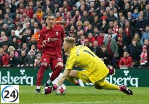 Arsenal empata en Anfield y ayuda al City.