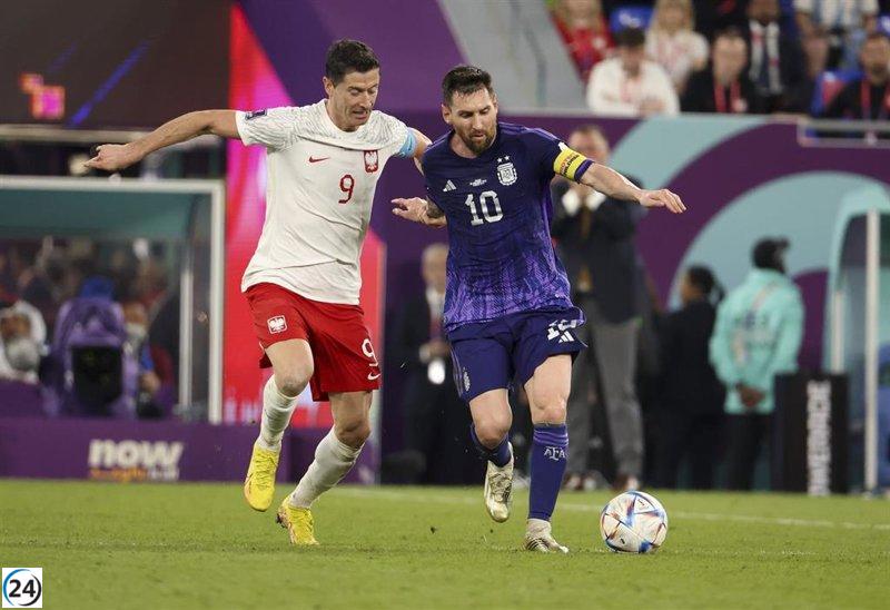 Lewandowski desea jugar con Messi el próximo año.