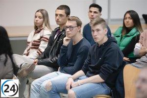 Jóvenes españoles se emancipan 3,5 años más tarde que europeos, según estudio.