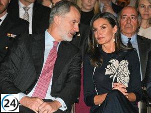 La Reina Letizia regresa al trabajo luciendo un estilo atemporal y versátil.