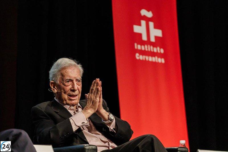 Vargas Llosa, homenajeado con el premio Cervantes, destaca la mejora en el reconocimiento de los escritores en América.