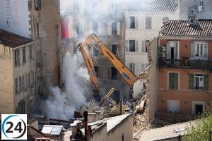Ocho personas mueren tras derrumbe de edificio por explosión de gas en Marsella.