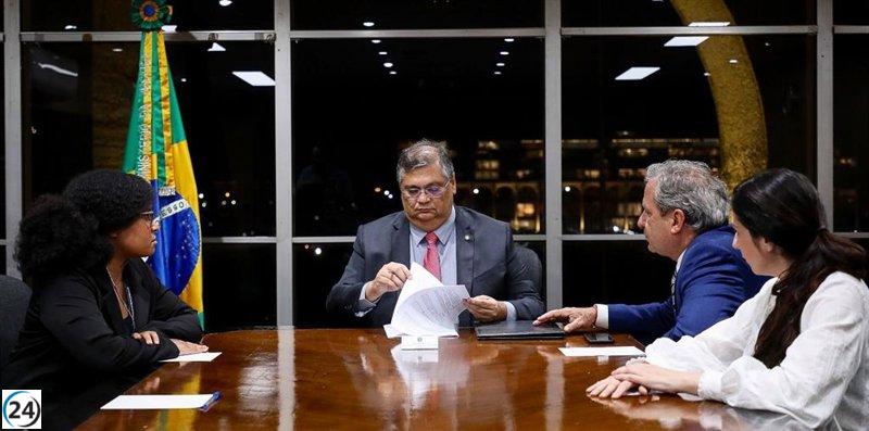 El Gobierno de Brasil busca regular redes para prevenir ataques en escuelas.
