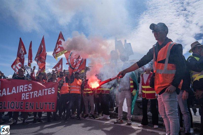 Protesta en sede de Louis Vuitton durante manifestaciones en París.
