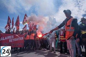 Protesta en sede de Louis Vuitton durante manifestaciones en París.