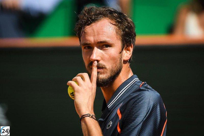 Tsitsipas y Medvedev se unen a la lista de derrotas en Montecarlo.