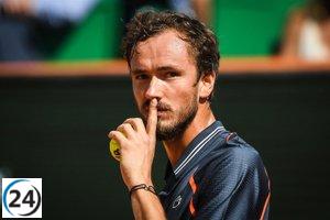 Tsitsipas y Medvedev se unen a la lista de derrotas en Montecarlo.