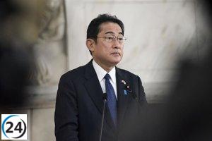 El primer ministro de Japón sigue con la campaña pese a incidente con bomba de humo.