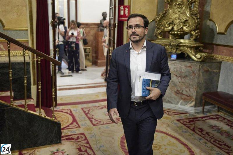 Garzón critica visita del rey Juan Carlos y su impacto negativo en la imagen de España.