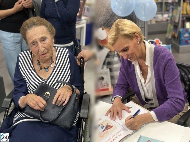 Margarita visita a su hija María Zurita en la firma de su libro y habla sobre el emérito.