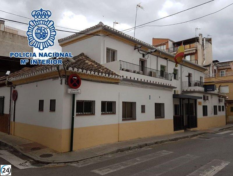 Agentes de policía salvan la vida de un niño en Granada.