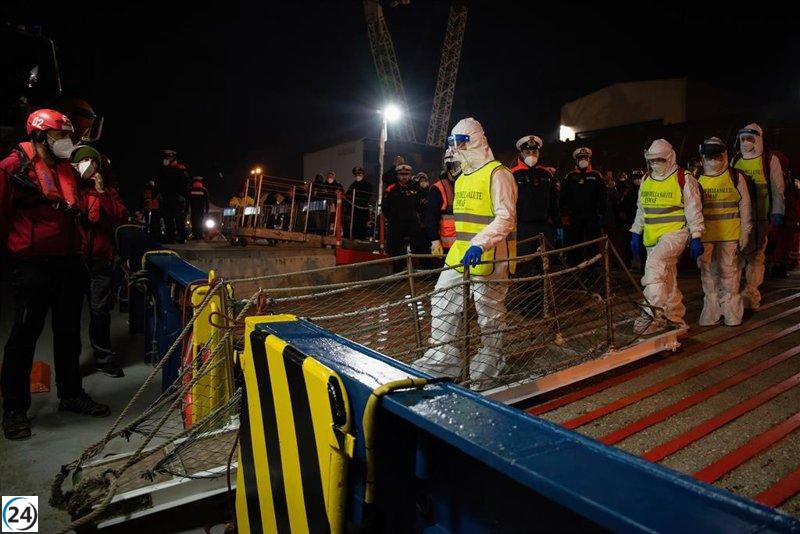 Tragedia migratoria: un muerto y 20 desaparecidos tras naufragio en Italia.