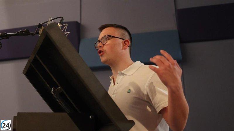 Joven con Síndrome de Down dobla personaje en