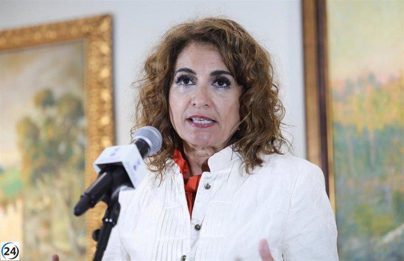 Montero defiende propuesta del gobierno de endurecer penas por malversación, a pesar de la negativa de Bruselas.