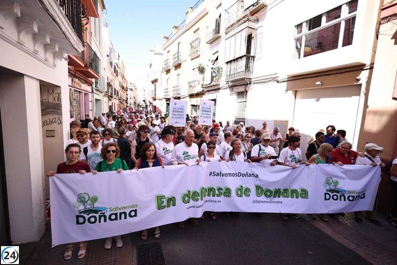 Multitud en Sevilla exige detener la ley de regadíos de Doñana.