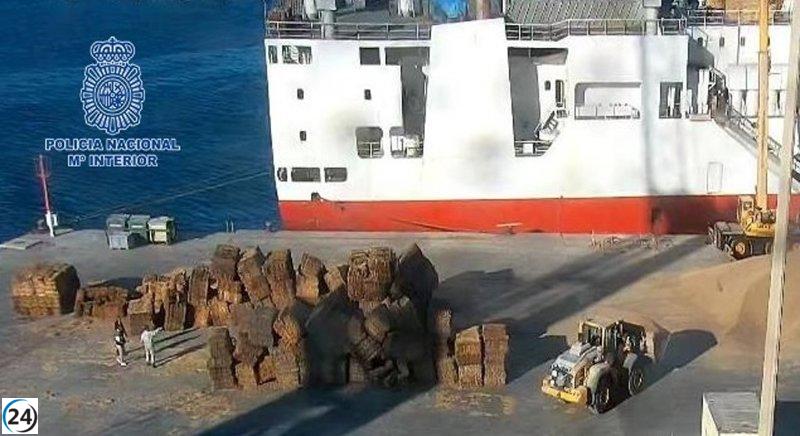 Capitán de barco mercante detenido en Cartagena por tráfico de personas.