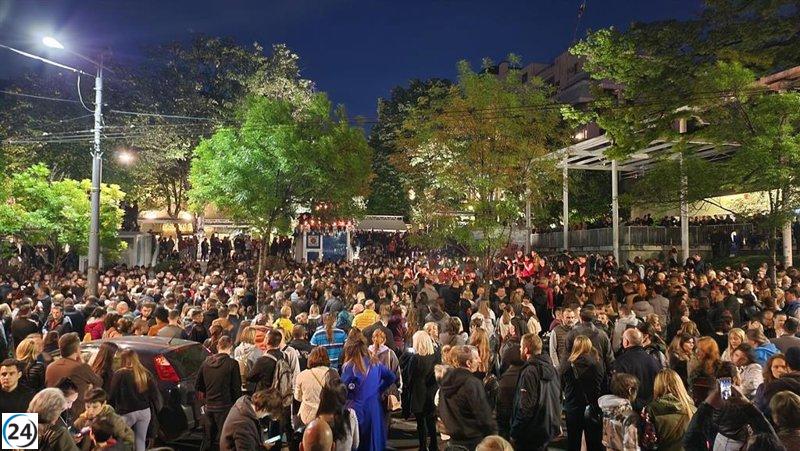 Continúan las protestas en Belgrado tras tiroteos que dejaron 17 muertos.