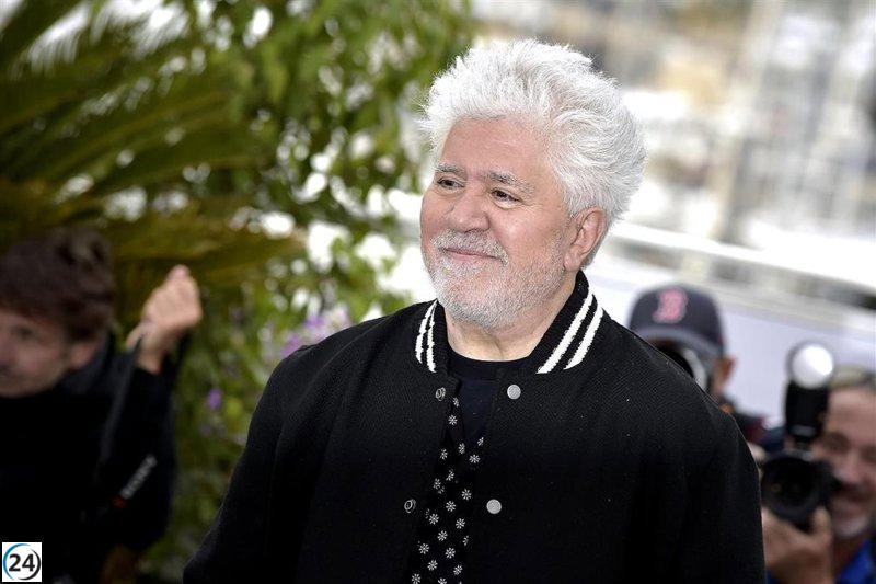 Almodóvar minimiza el racismo y la homofobia en España.