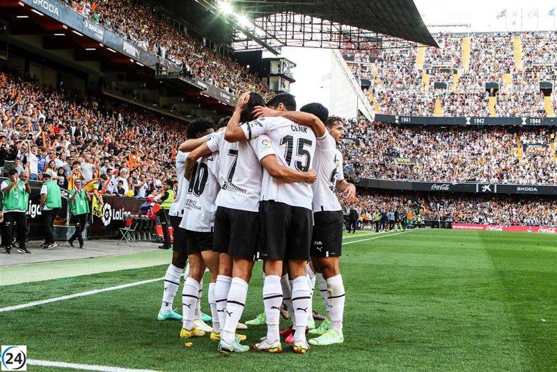 Cuatro estadios humean por el descenso.