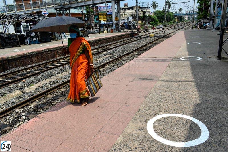 Una tragedia en India: 30 fallecidos y 300 heridos en choque de tren contra vagones descarrilados.