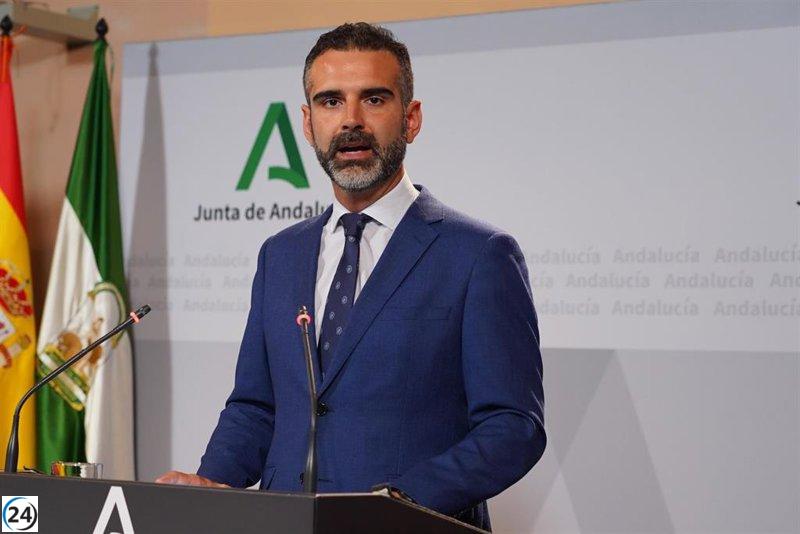 La Junta defiende al sector fresero y culpa a políticos por crear problemas.