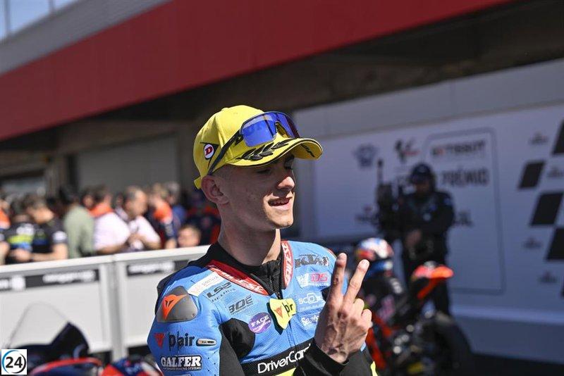 El líder Dani Holgado arrancará último tras la pole de David Muñoz en Moto3.