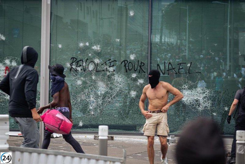 Más de 900 detenidos en protestas por la muerte de un adolescente en Nanterre, según el Gobierno francés.